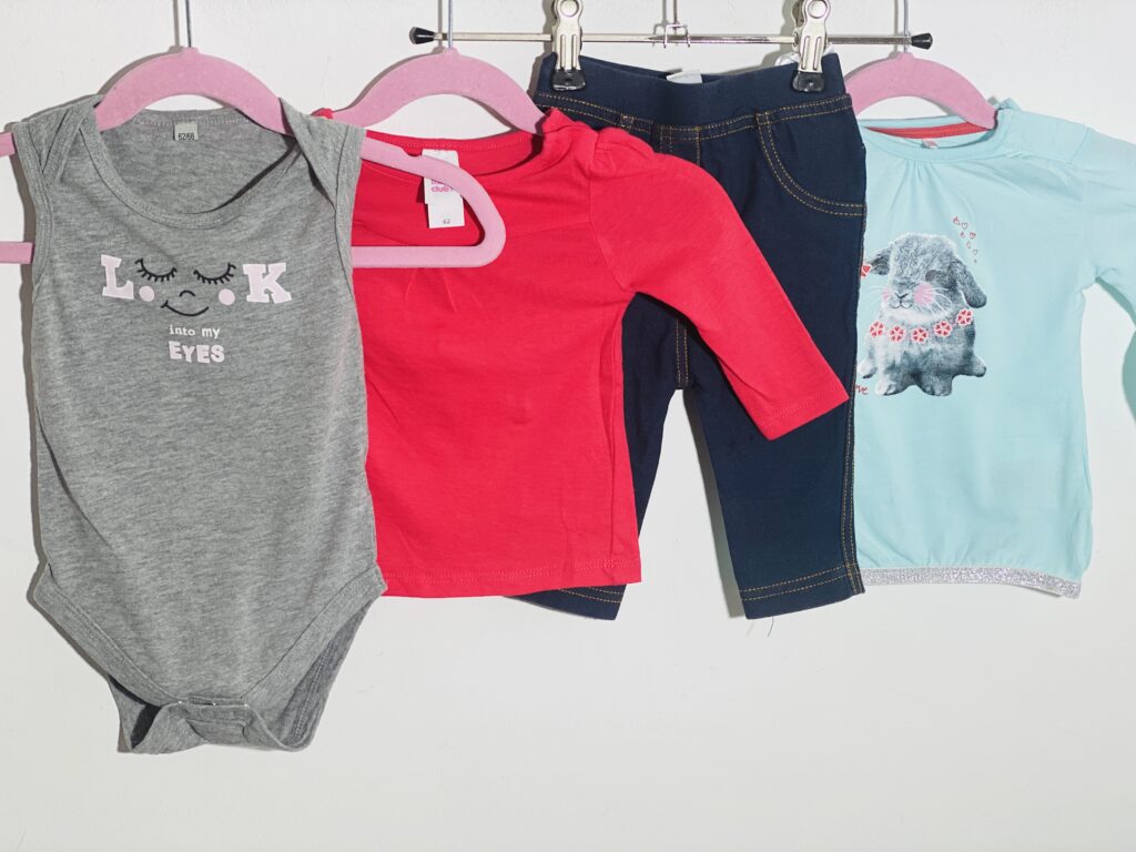 62-es, 2-4 hó kislány ruhacsomag