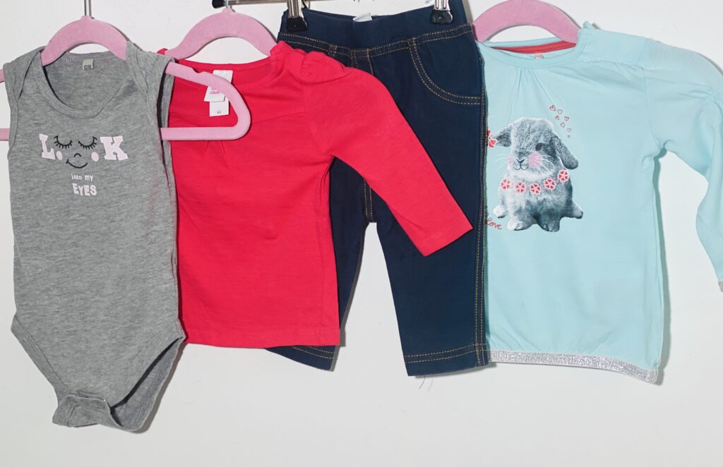 62-es, 2-4 hó kislány ruhacsomag - Image 3