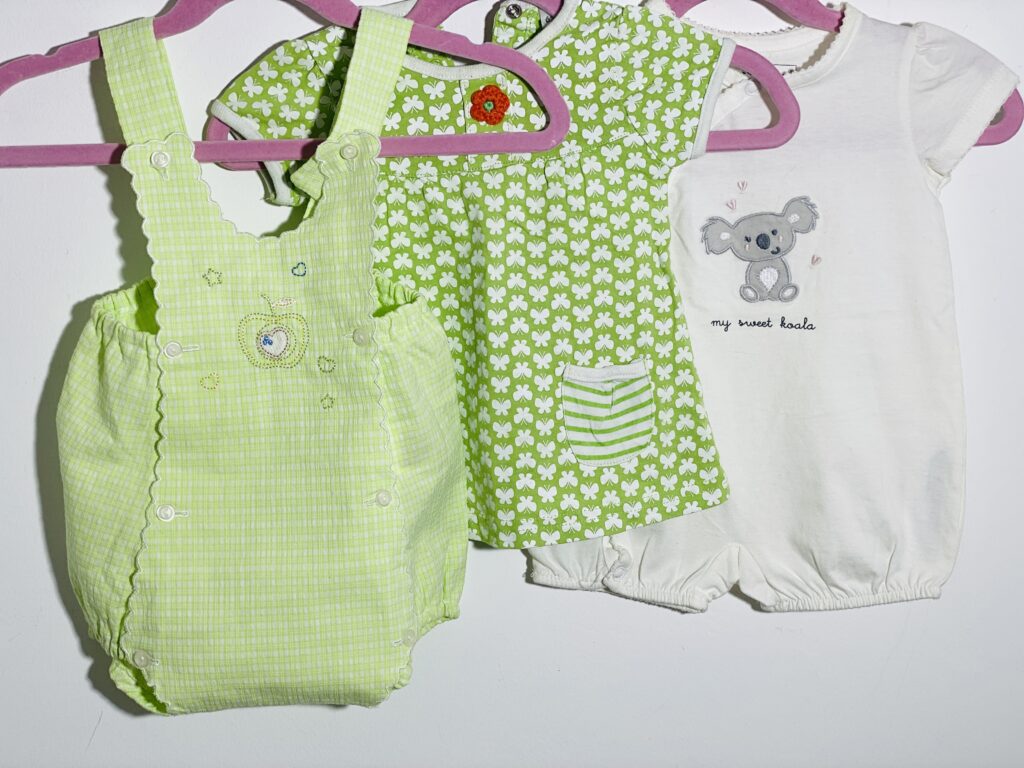 62-es, 2-4 hó kislány ruhacsomag