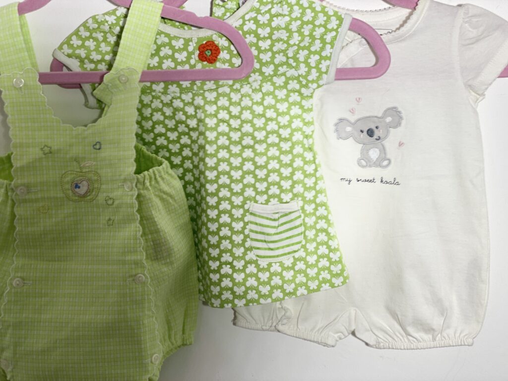 62-es, 2-4 hó kislány ruhacsomag - Image 5