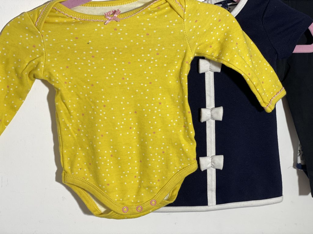 62-es, 2-4 hó kislány ruhacsomag - Image 2